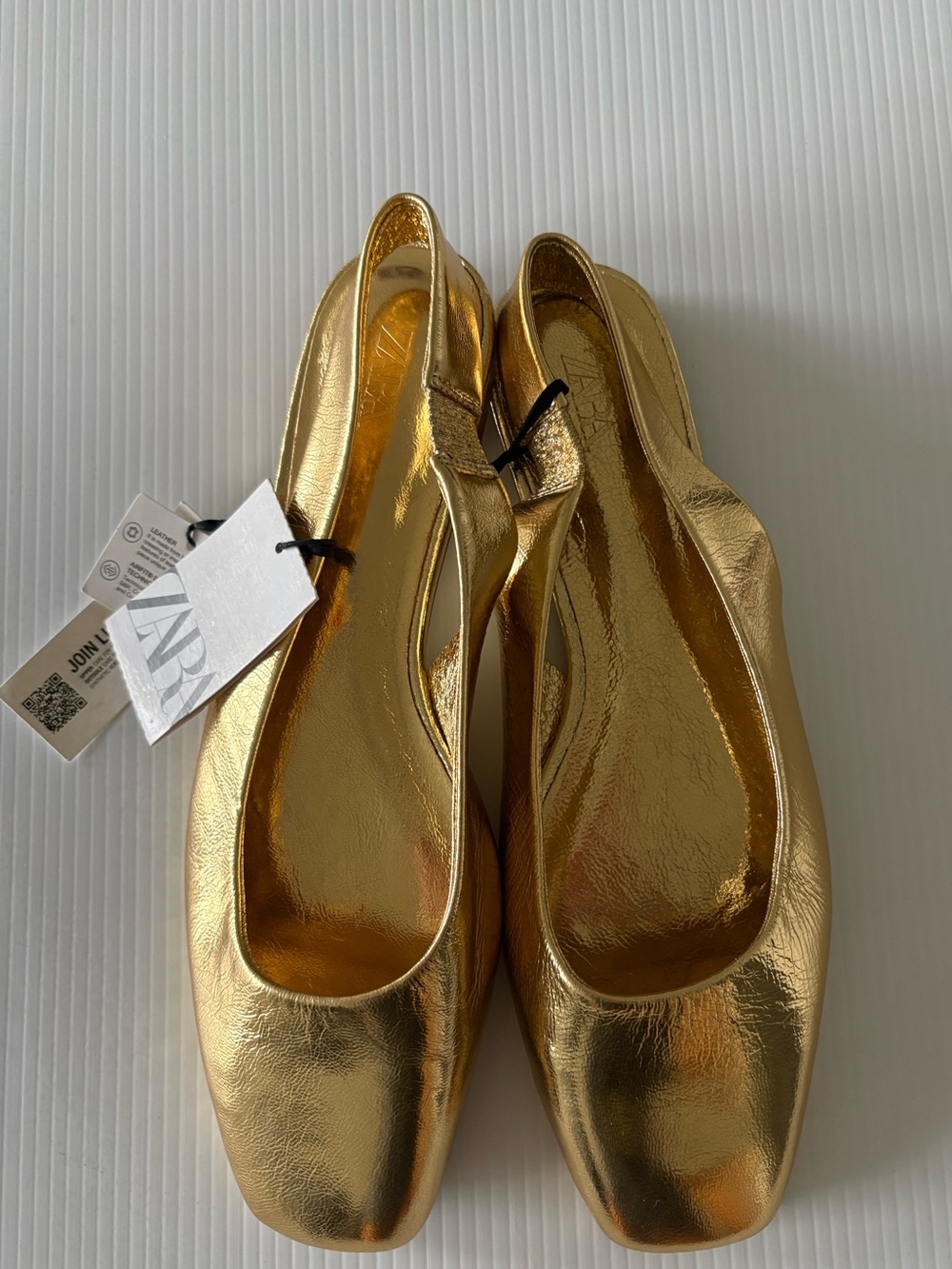 40 NEW Zara Gold Sandals